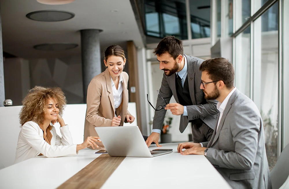 Wir steigern die Performance Ihres Shopify-Shops durch datenbasierte A/B Tests, Nutzeranalyse und gezielte Conversion Optimierung. Durch Varianten für Layout, Inhalte, CTAs, Produktdarstellung und Funnel-Elemente erhalten Sie messbare Ergebnisse, höhere Abschlussraten, bessere Nutzerinteraktionen und nachhaltiges Wachstum – ohne Vermutungen, sondern mit klaren KPIs.